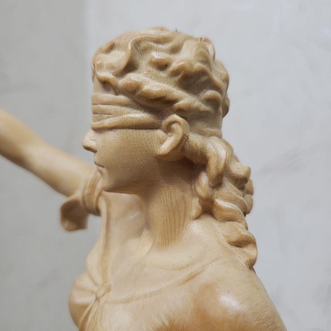 Ｂフライデー蔵出特価希少彫り裁判所のシンボルヒバ材 正義の女神像ユースティティア