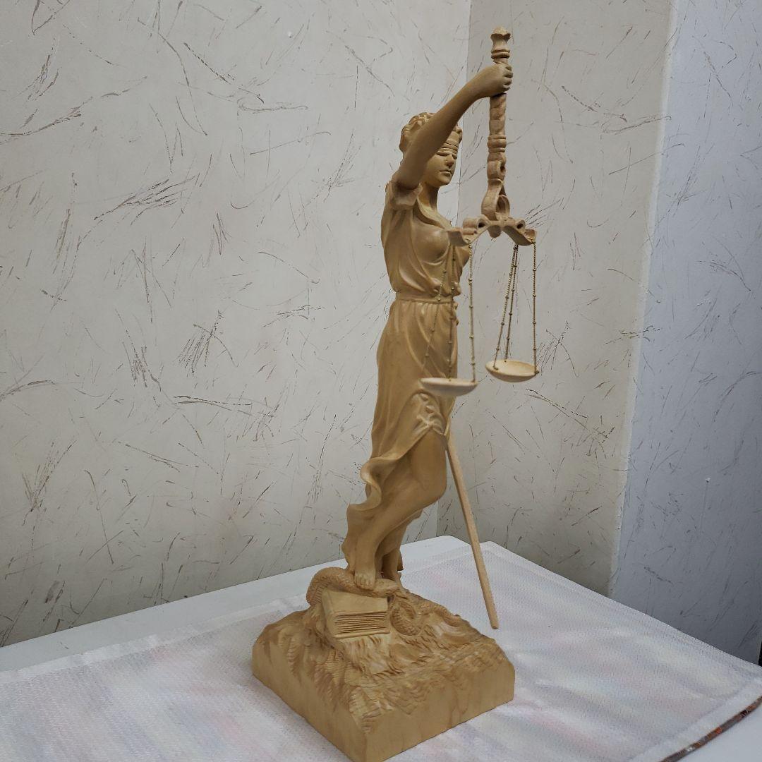 Ｂフライデー蔵出特価希少彫り裁判所のシンボルヒバ材 正義の女神像ユースティティア