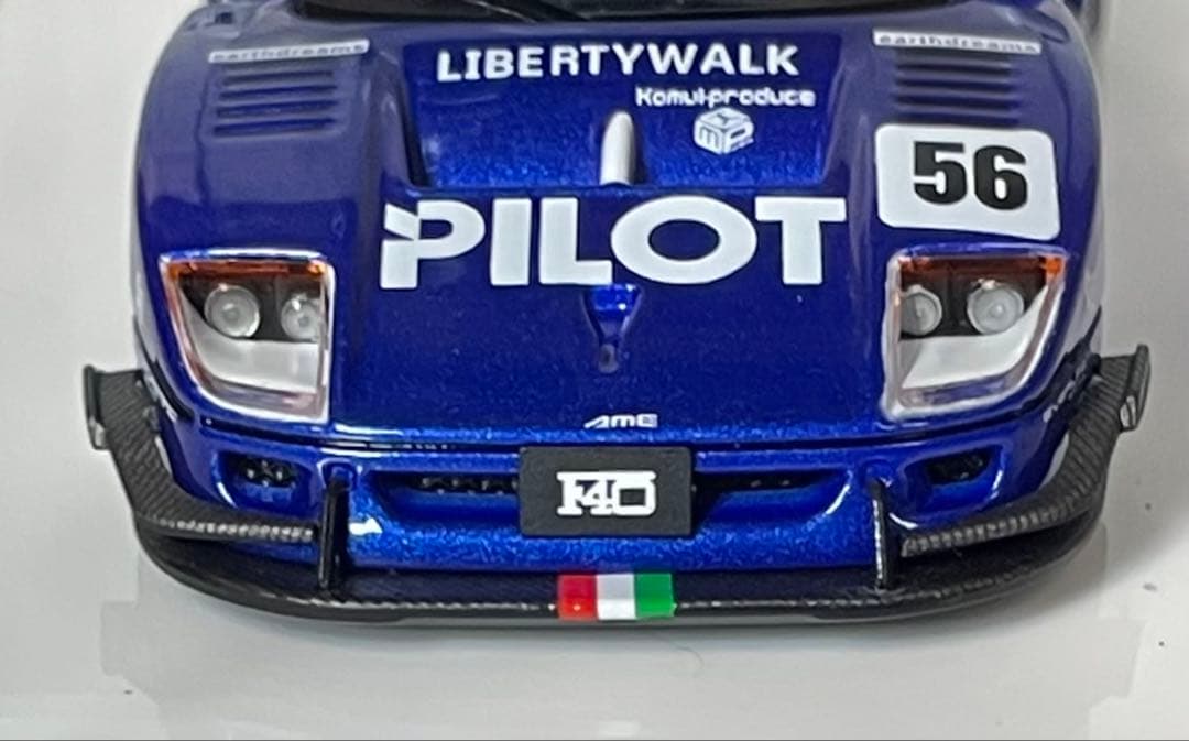 フェラーリF40 LBWK 1/64 ミニカー　ガルウィング開閉