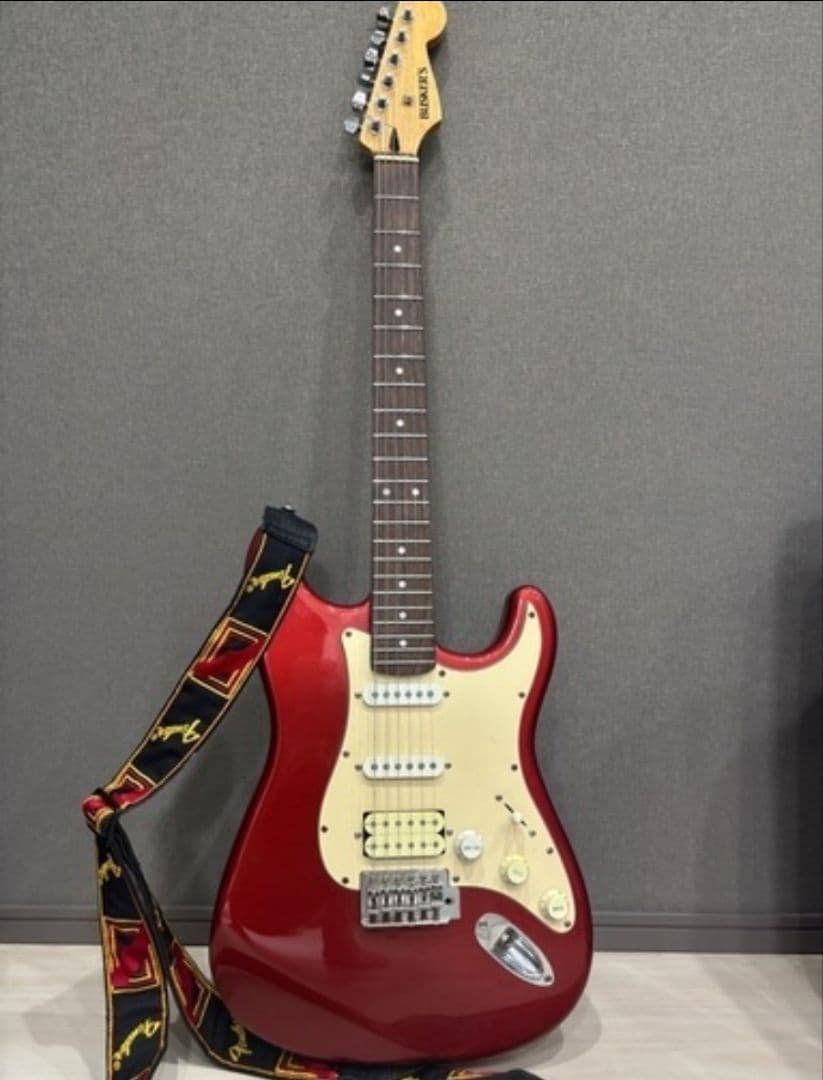 美品 BUSKER'S BH1 CAR ストラトキャスター エレキギター　レッド