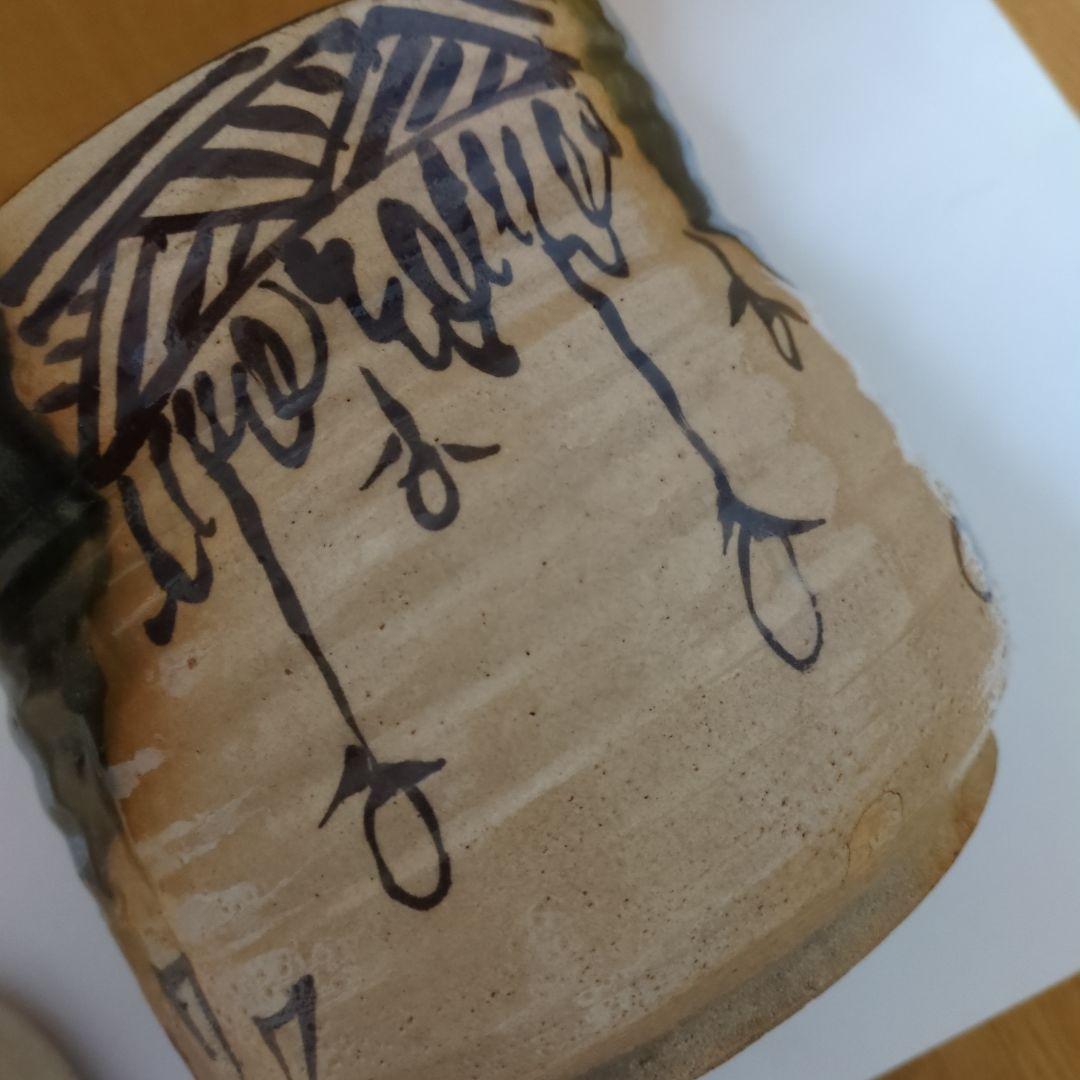 手描き模様の陶器