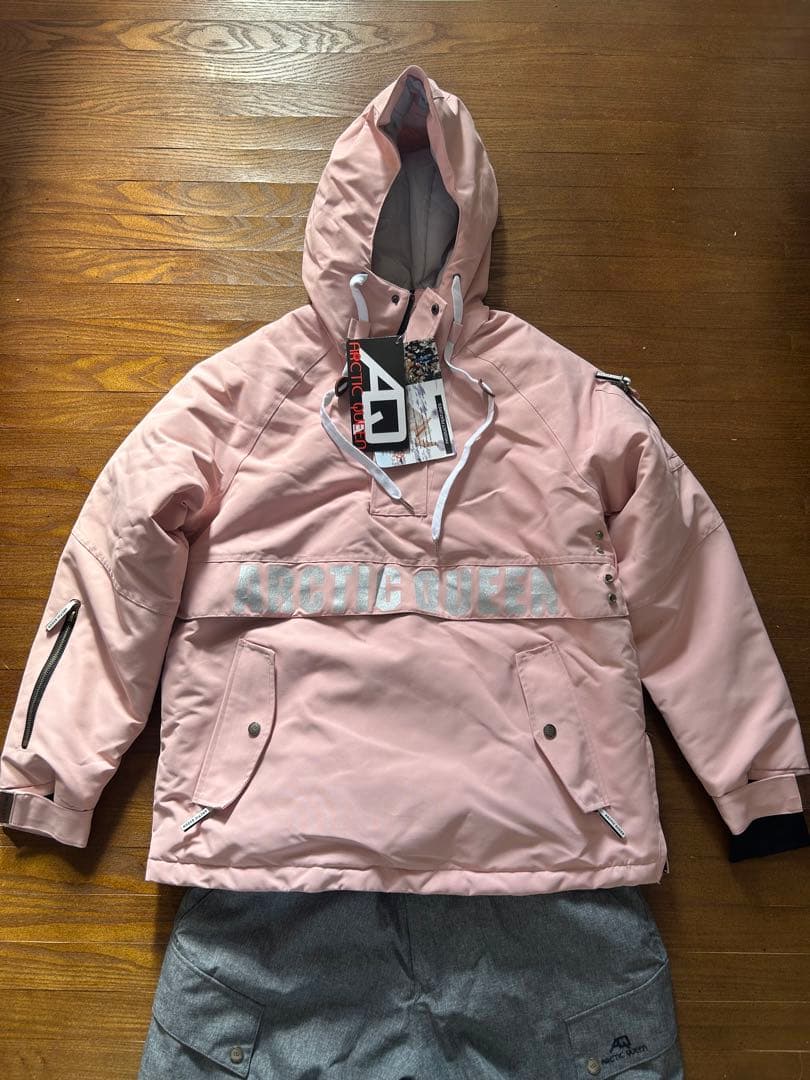 スキーウェア　ARCTIC QUEEN⭐️新品未使用タグ付きMサイズ