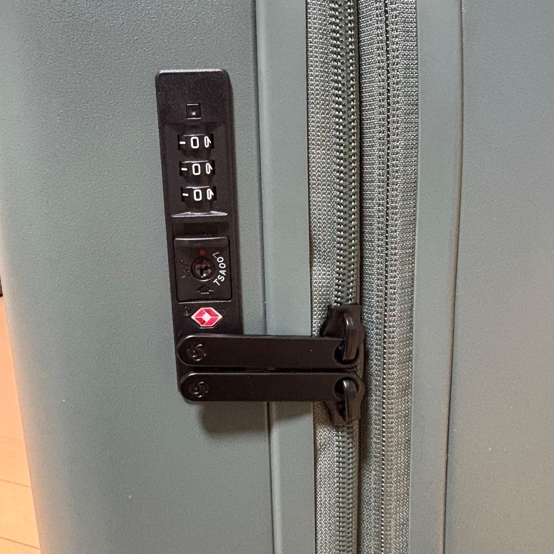 サムソナイトレッド　スーツケース スピナー55トイズシー　スレードグリーン