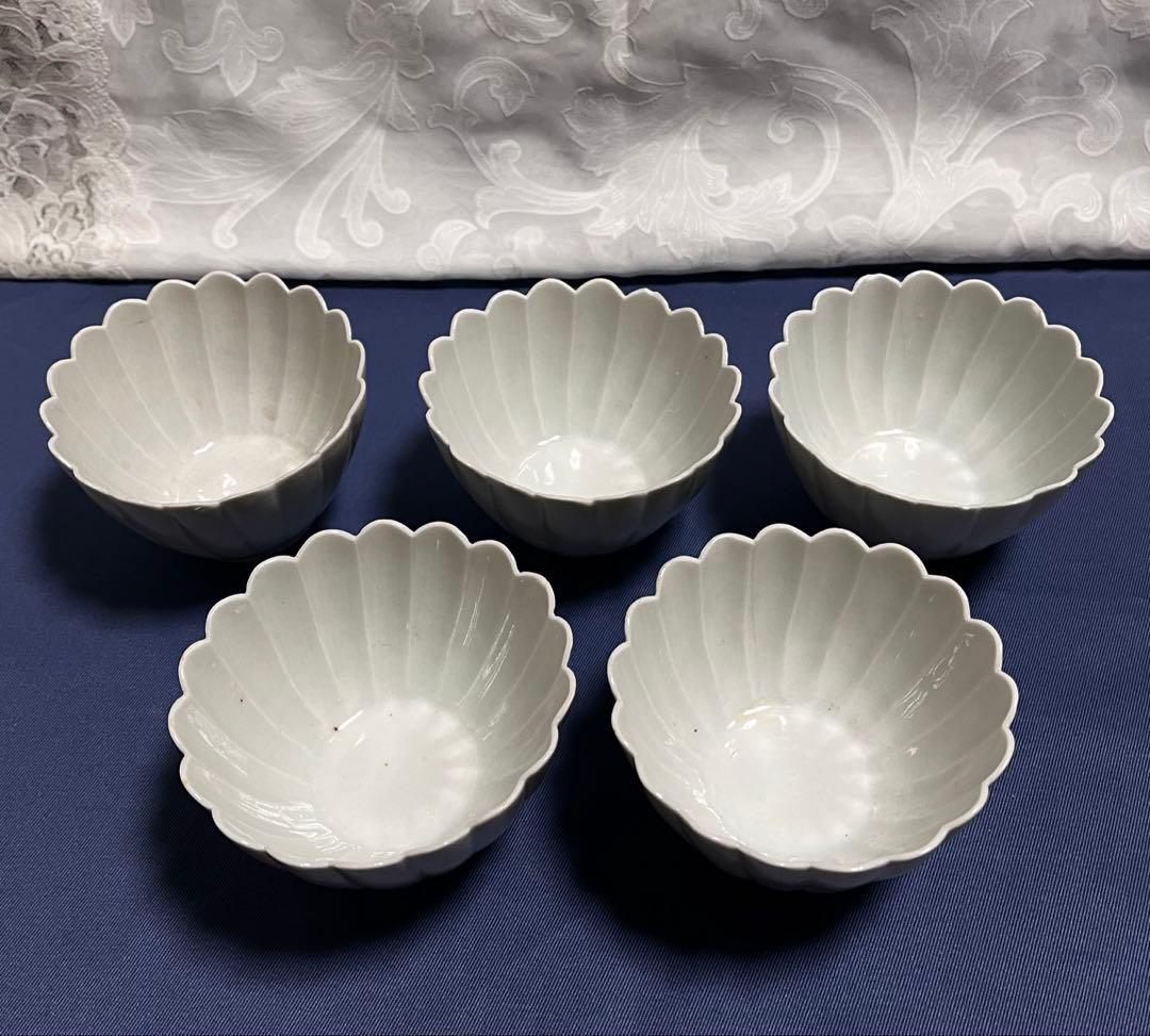 骨董　古伊万里　白磁　菊弁　向付　江戸中期　5個(共箱あり) 2個ホツあり