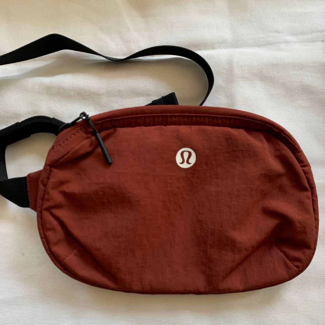 ルルレモン　多機能リュック