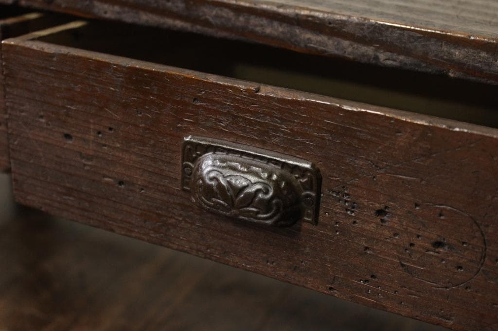 古い風合いの良い引出し付き小机 花台 サイドテーブル 文机 無垢材 古材