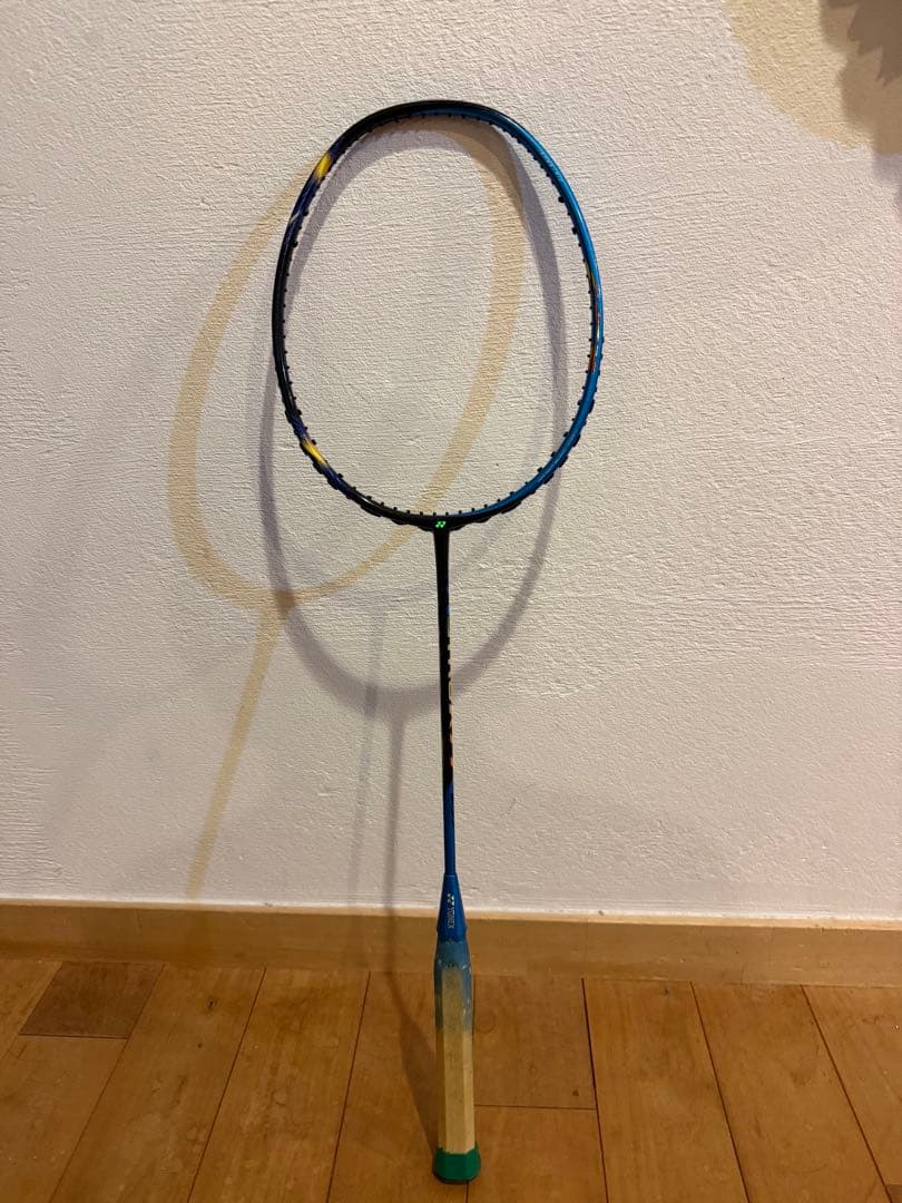 美品！廃盤！バドミントンラケットアストロクス77