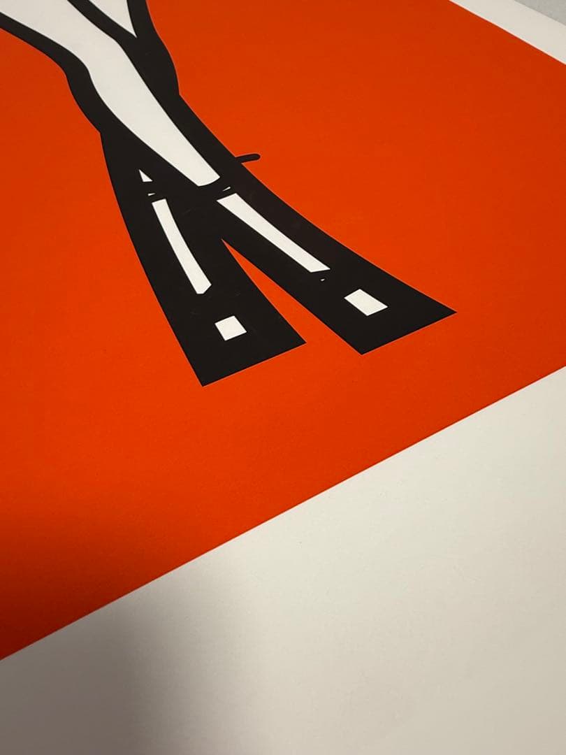 ジュリアンオピー◇Woman taking off man’s shirt