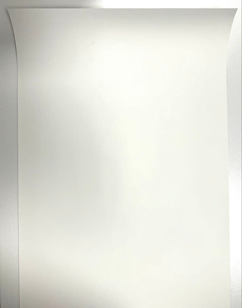 ジュリアンオピー◇Woman taking off man’s shirt