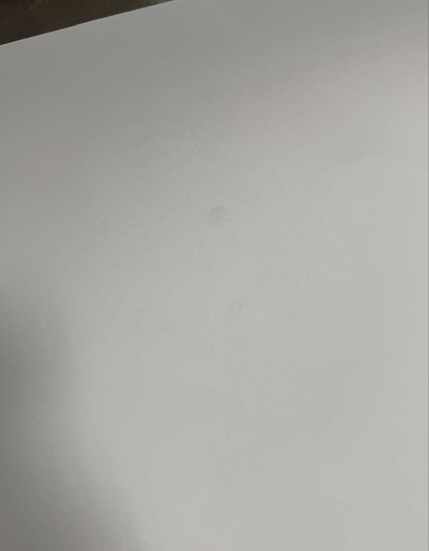 ジュリアンオピー◇Woman taking off man’s shirt