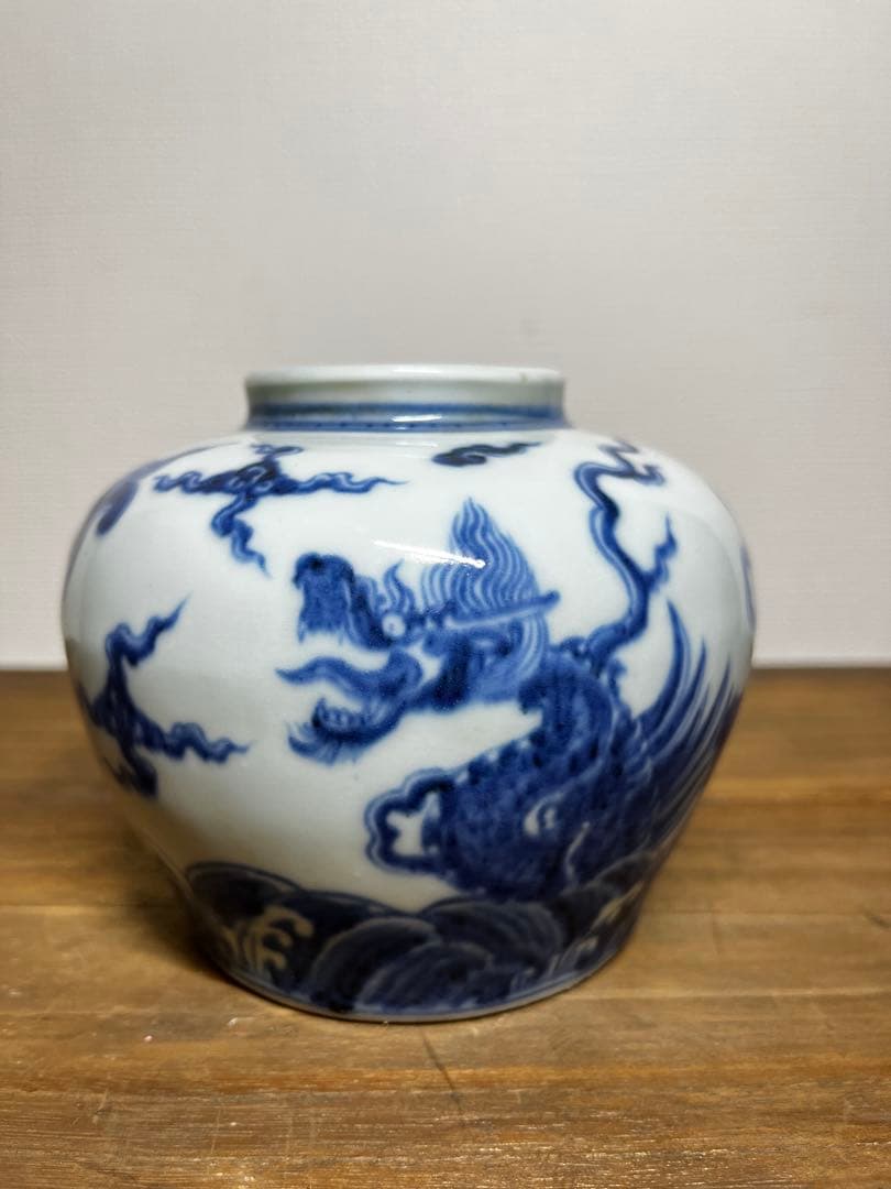 明時代　染付海水龍文壺　大明宣徳年製在銘　明