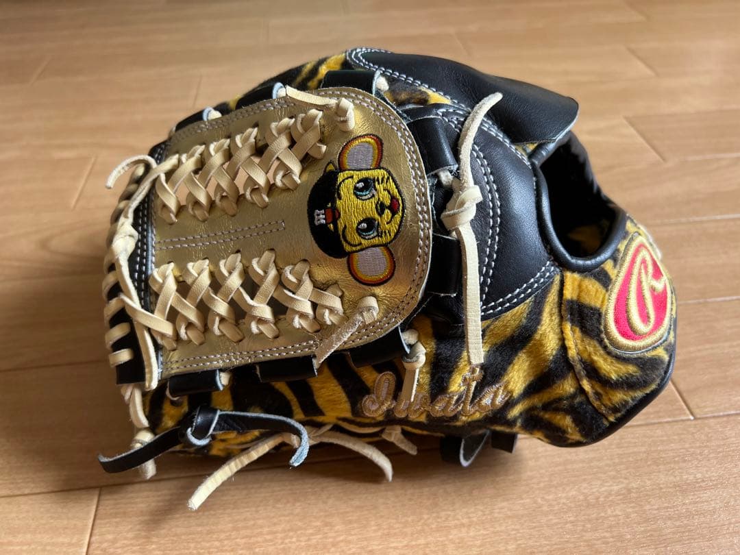 【超激レア品】元阪神タイガース岩田稔投手練習用グラブ