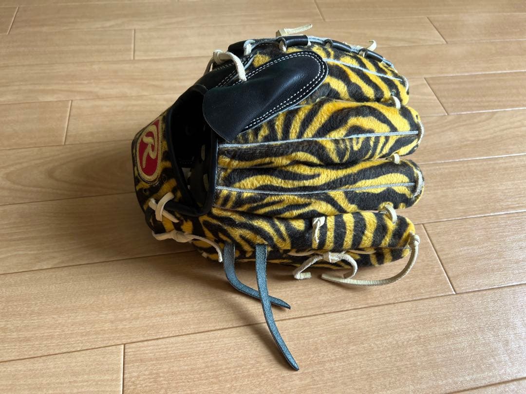 【超激レア品】元阪神タイガース岩田稔投手練習用グラブ