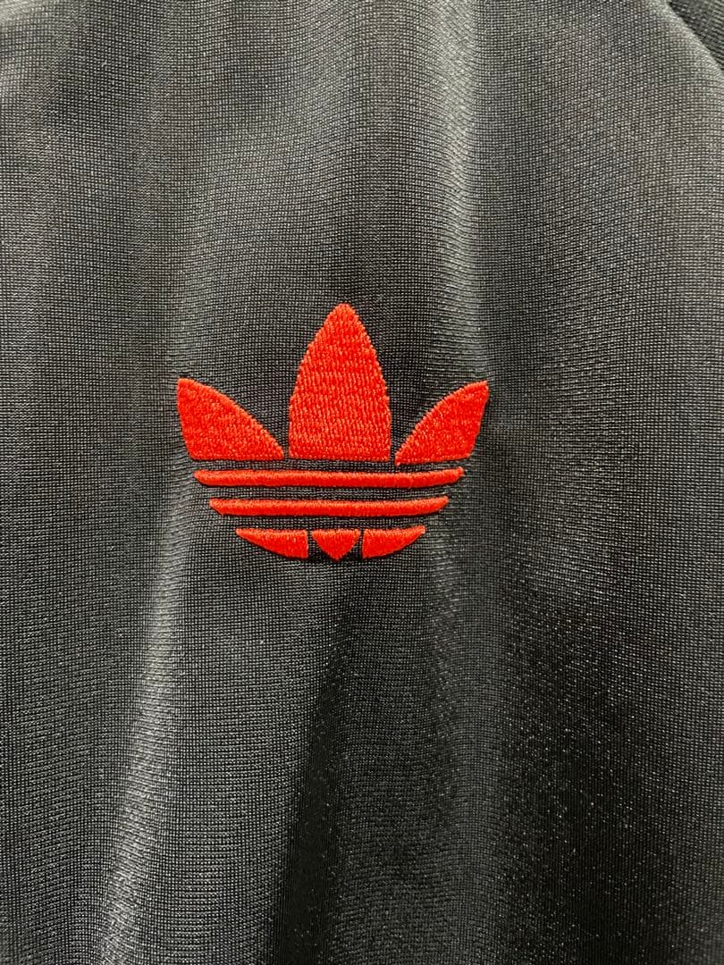 adidas originals 黒×赤ライン ジャージ上下セットアップ