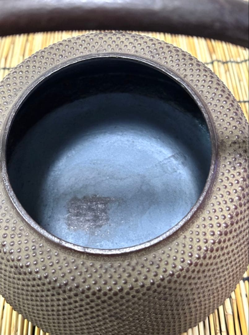 南部薫山工房　三代目薫山　佐々木 和夫造　１６型　九重アラレ　南部鉄瓶　売約済み