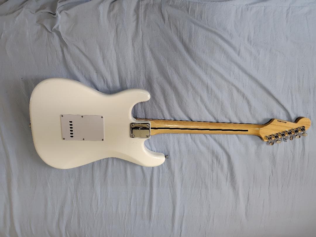 ★ストラトタイプ エレキギター クリームホワイト