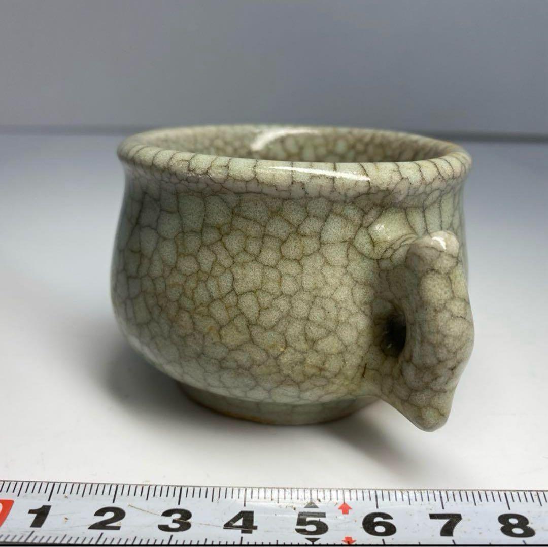 中国元時代　青磁耳付香炉　横幅約10㎝