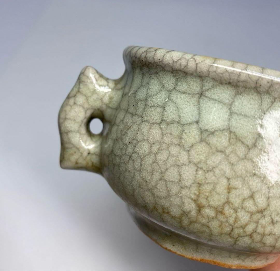 中国元時代　青磁耳付香炉　横幅約10㎝