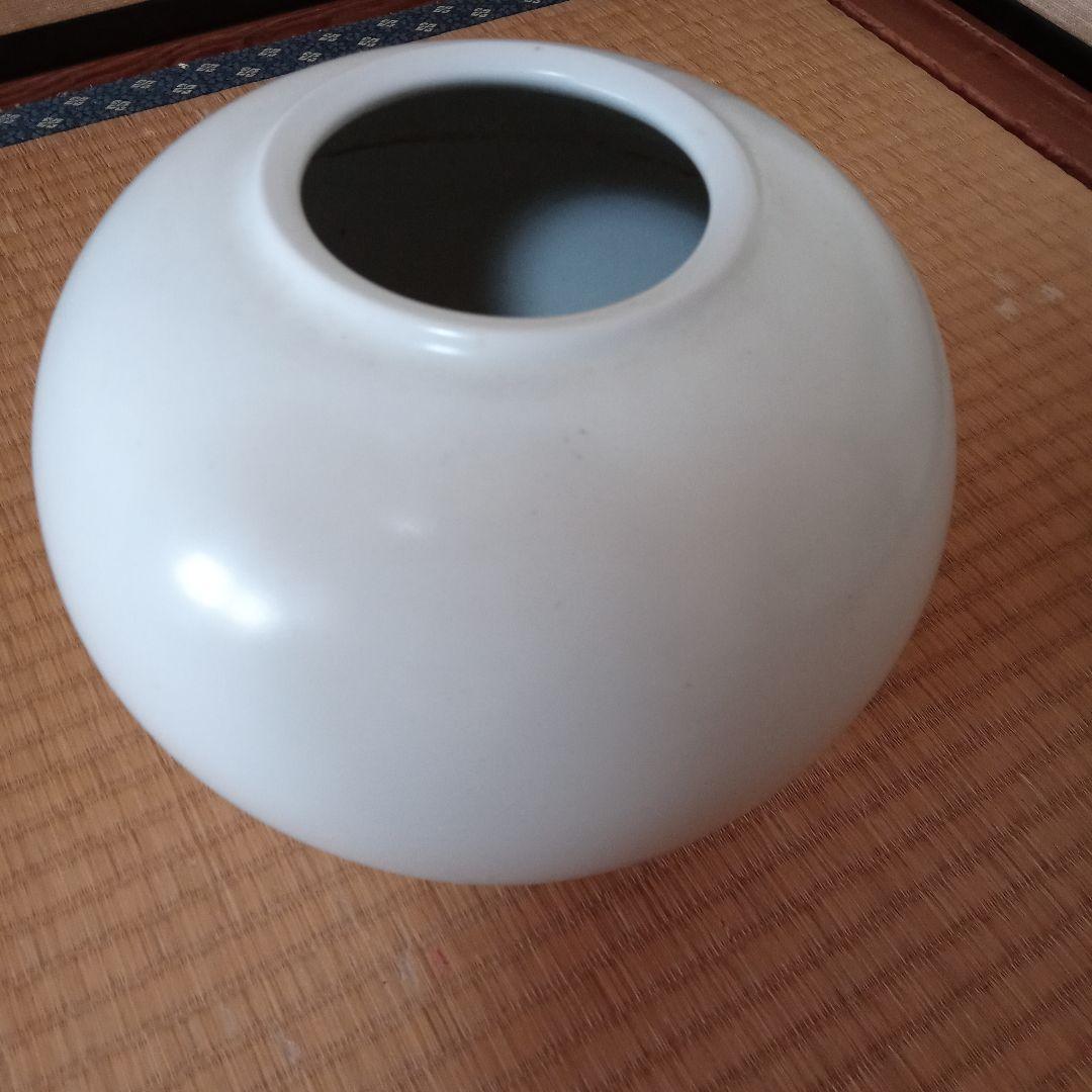 白磁　壺　高さ約20cm直径約20cm