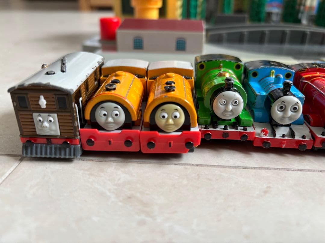 トミカ　機関車トーマス　ティドマス機関庫　操車場