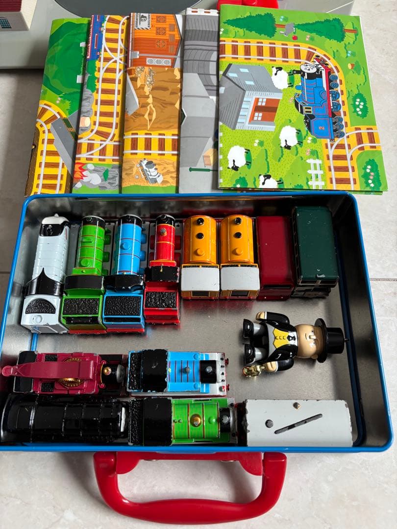 トミカ　機関車トーマス　ティドマス機関庫　操車場