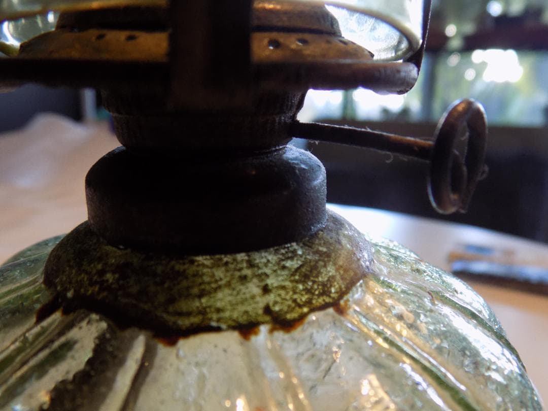 大珍品　日の丸と満州国旗があしらわれた古い灯油ランプ