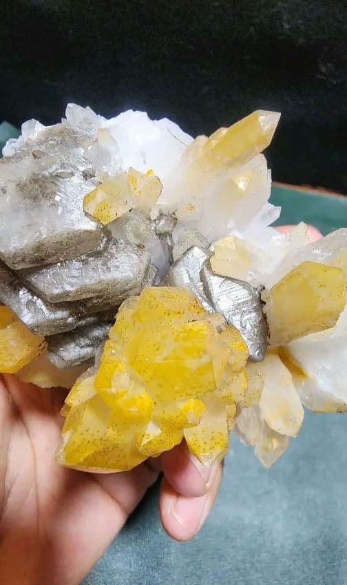 方解石入りマンゴークォーツ