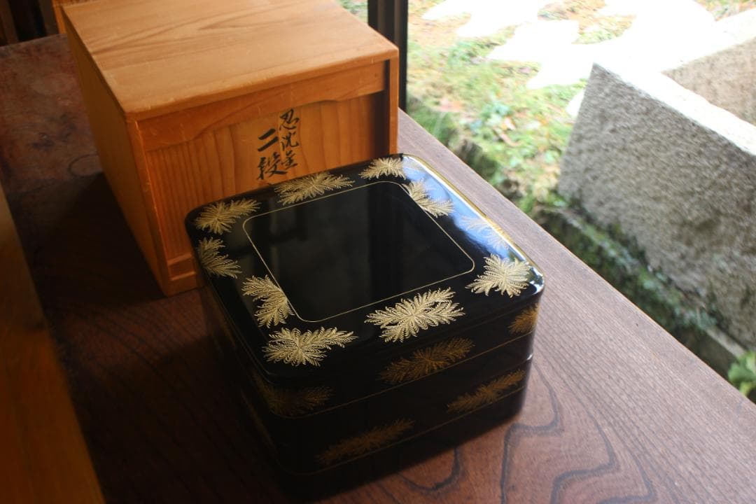 極小傷あり！端正な内朱黒漆に極上忍沈金の映える二段重（検輪島塗重箱お重