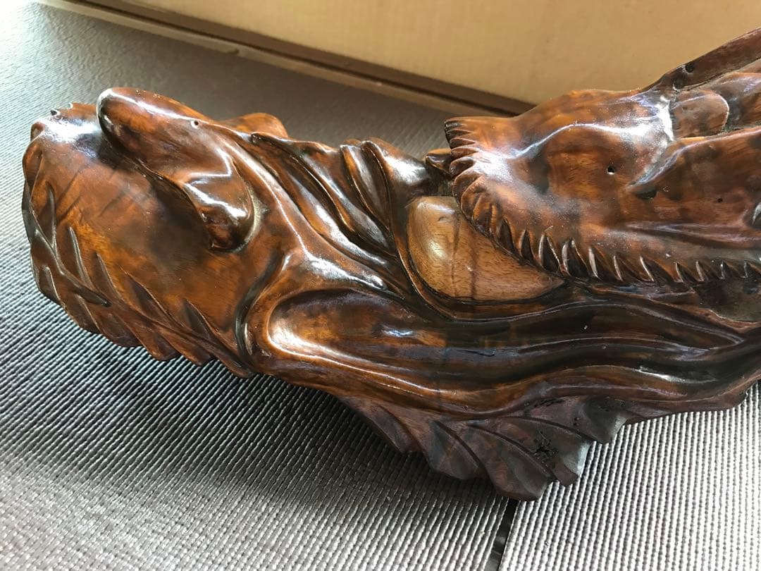 ★流木を加工して手彫りで作った龍の置物★