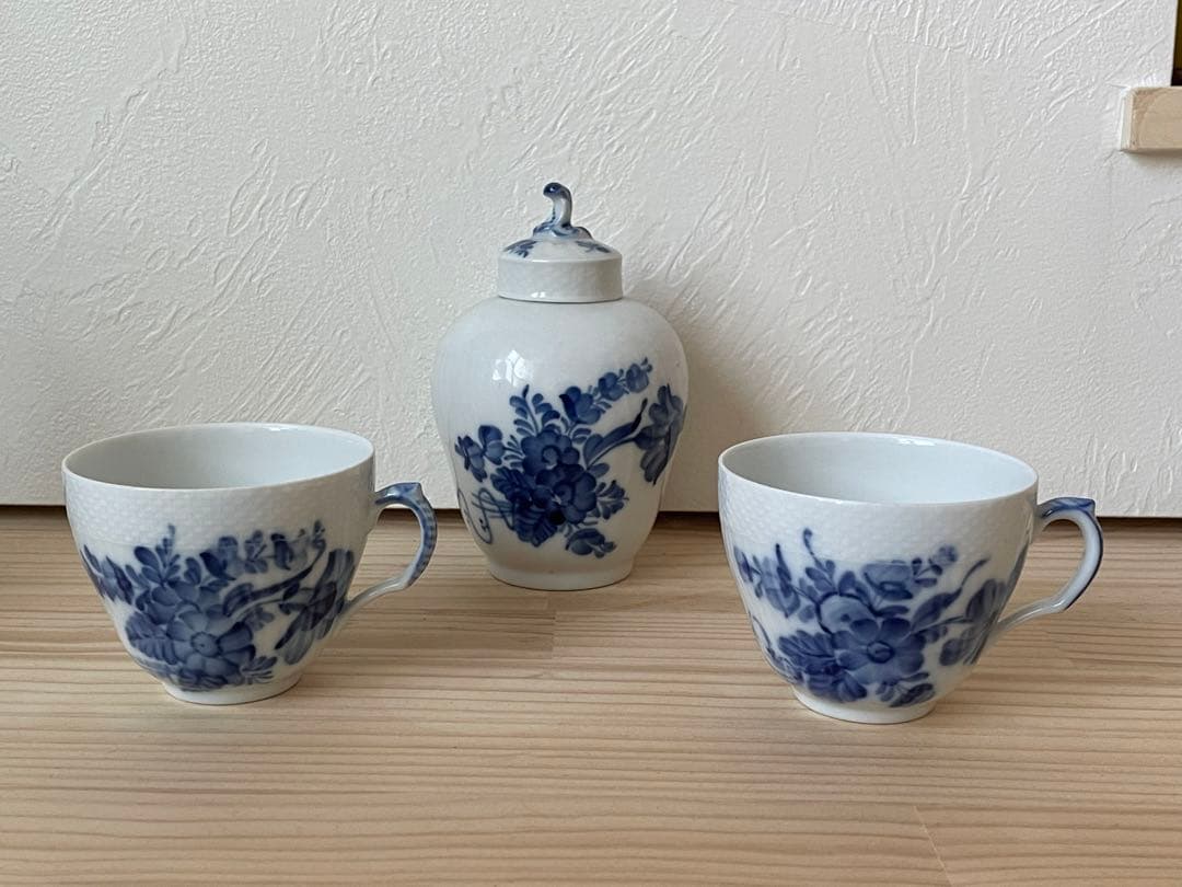 ロイヤルコペンハーゲン ボトル ブルーフラワー蓋付きボトルとティーカップセット