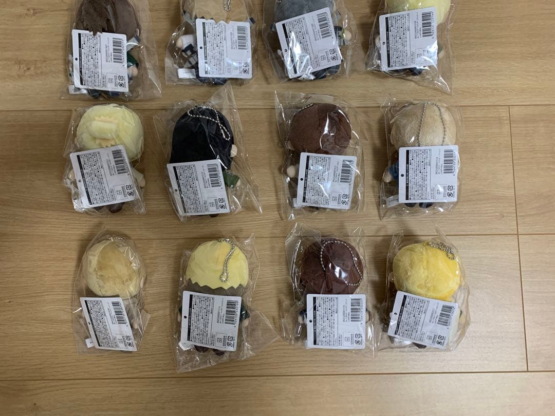 【新品・未開封】進撃の巨人 劇場版 ぬいぐるみキーホルダー まとめ売り 全16種