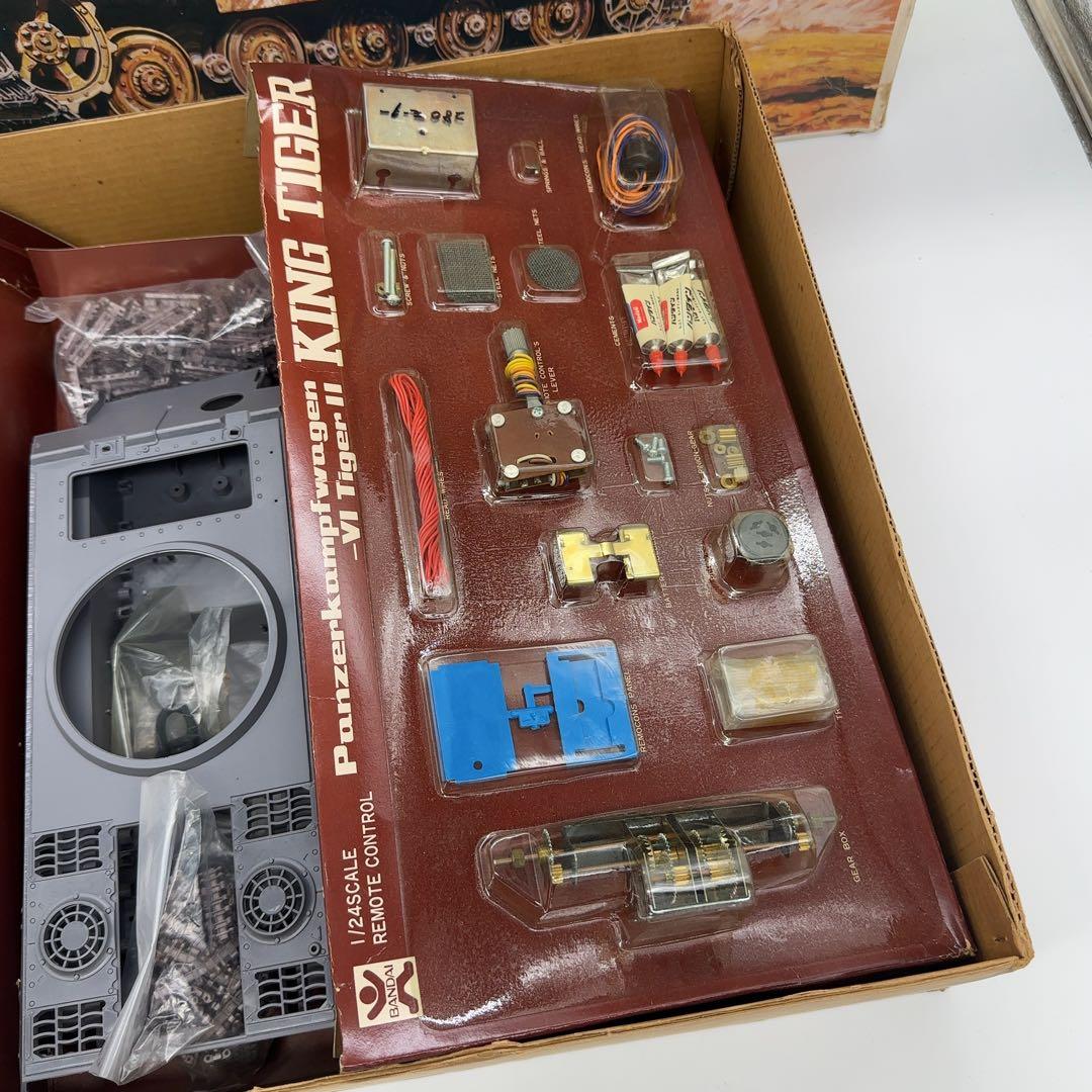 未使用 バンダイ 1/24 キング•タイガー ドイツ陸軍VI重戦車 プラモデル