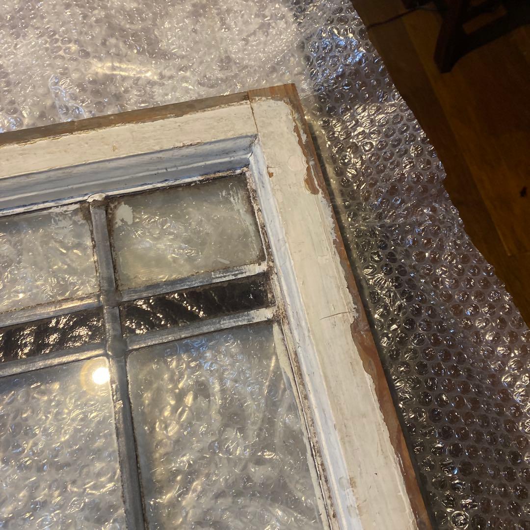 古いステンドグラス ハート型アクセント