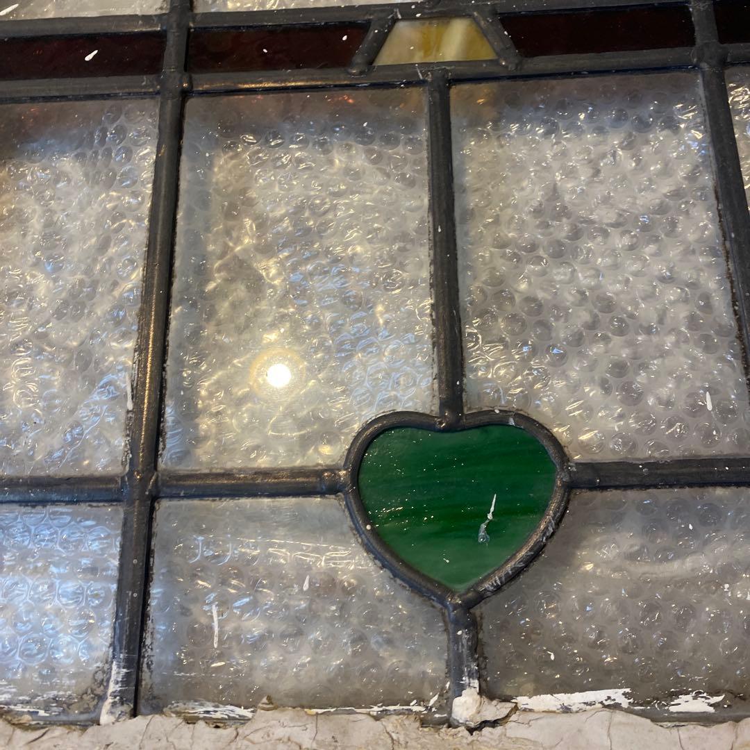 古いステンドグラス ハート型アクセント