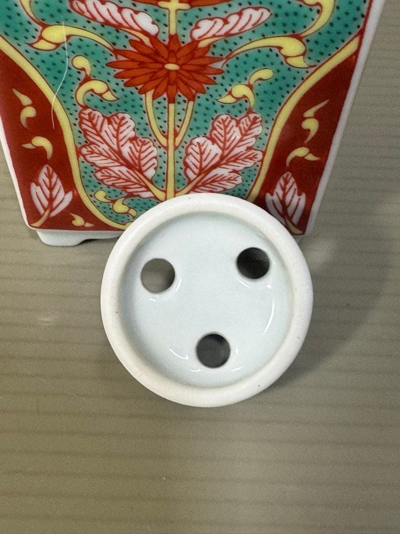 2277  伊万里徳右衛門　錦菊花文角香炉