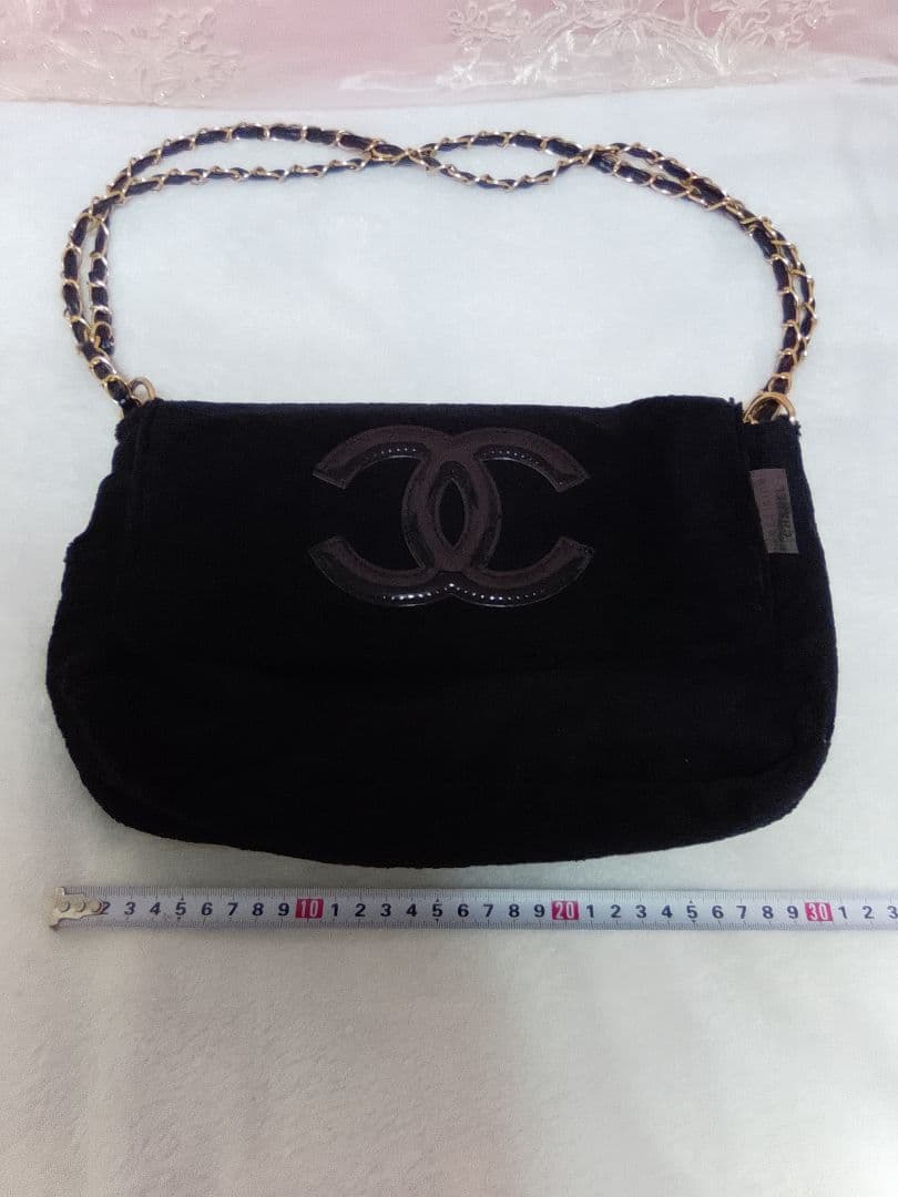 CHANEL ノベルティ ブラックショルダーバッグ ブラックロゴ付き