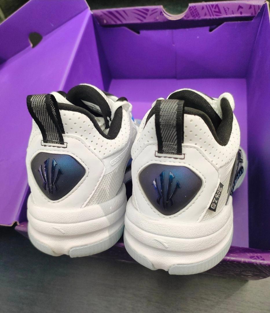 海外限定Kyrie 1 team バスシューズ US8.5／26cm