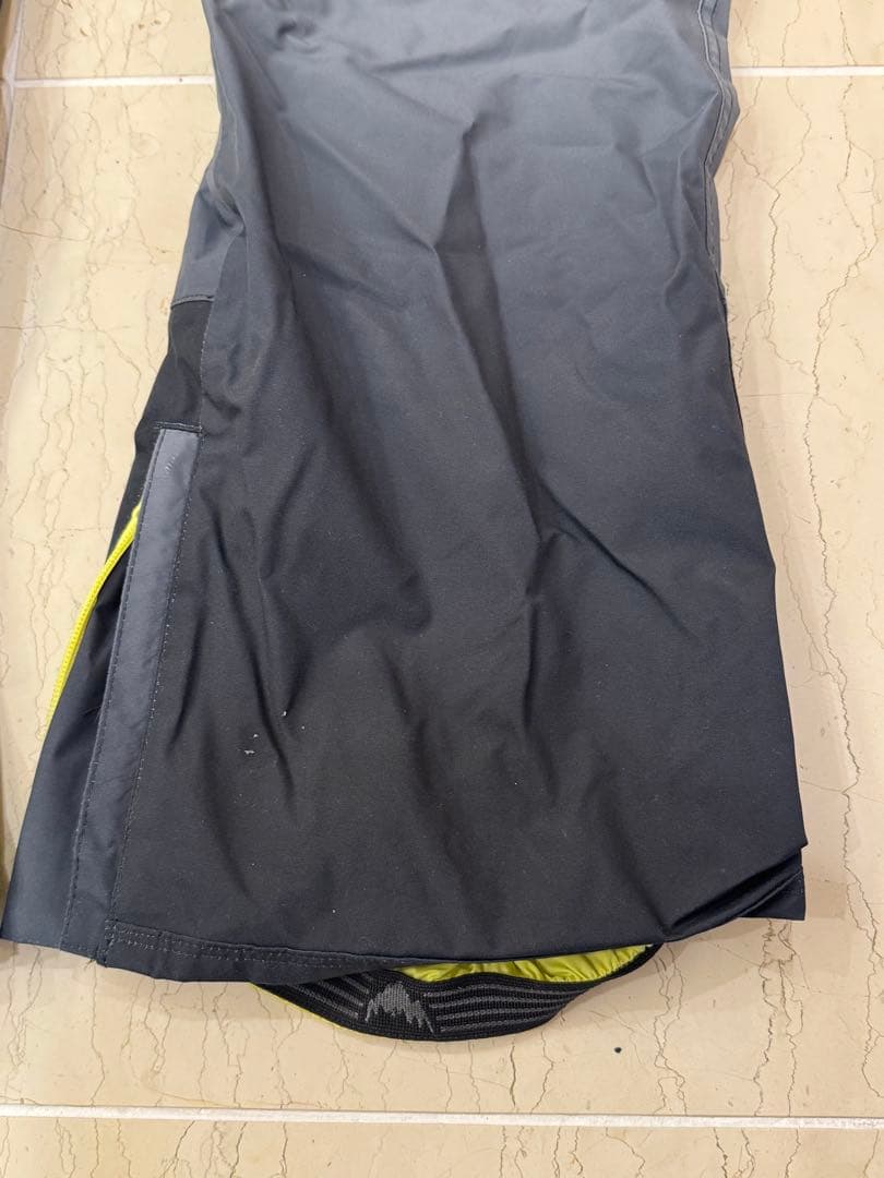 一回のみ使用　BURTON スノーボードパンツ ブラック/イエロー M