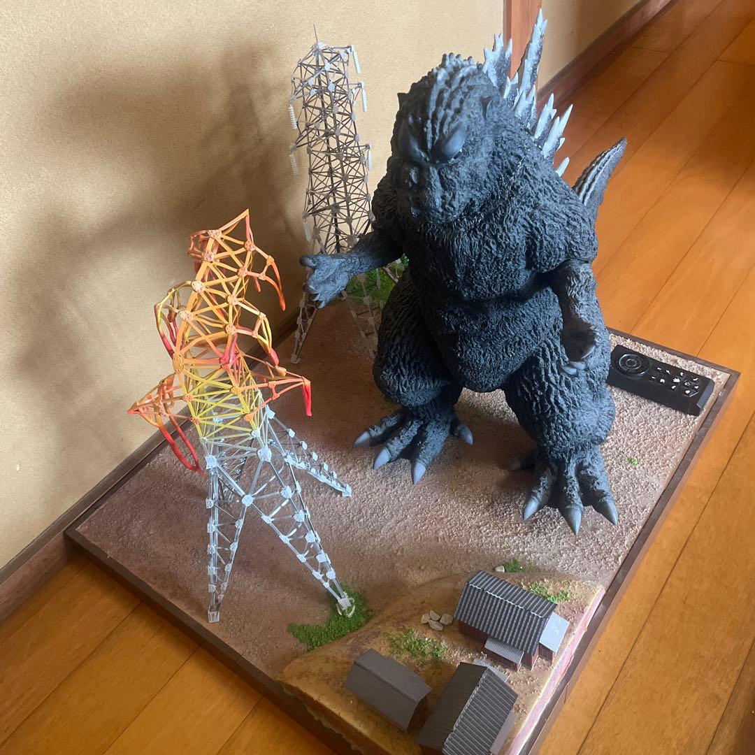 ジャンク品　ゴジラをつくる