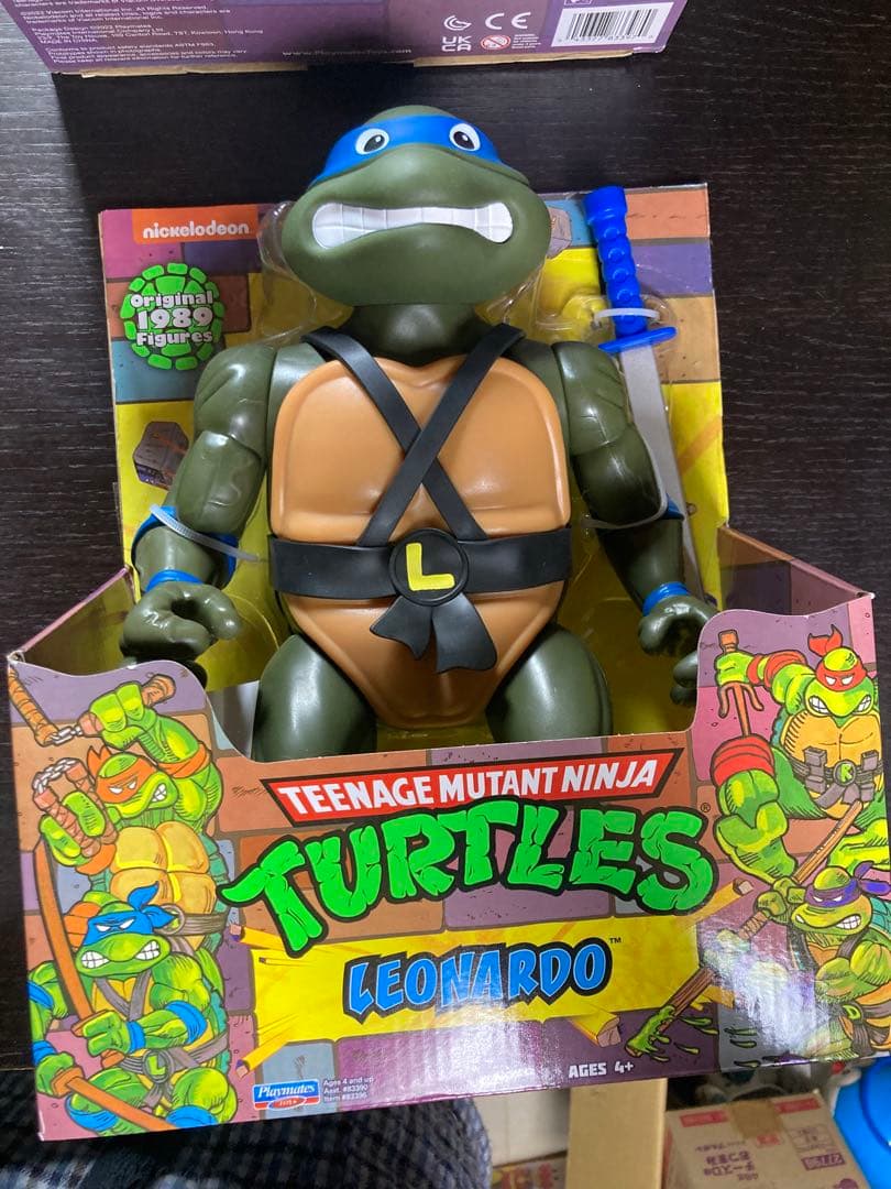 ミュータント タートルズ ジャイアント フィギュア復刻版プレイメイツ