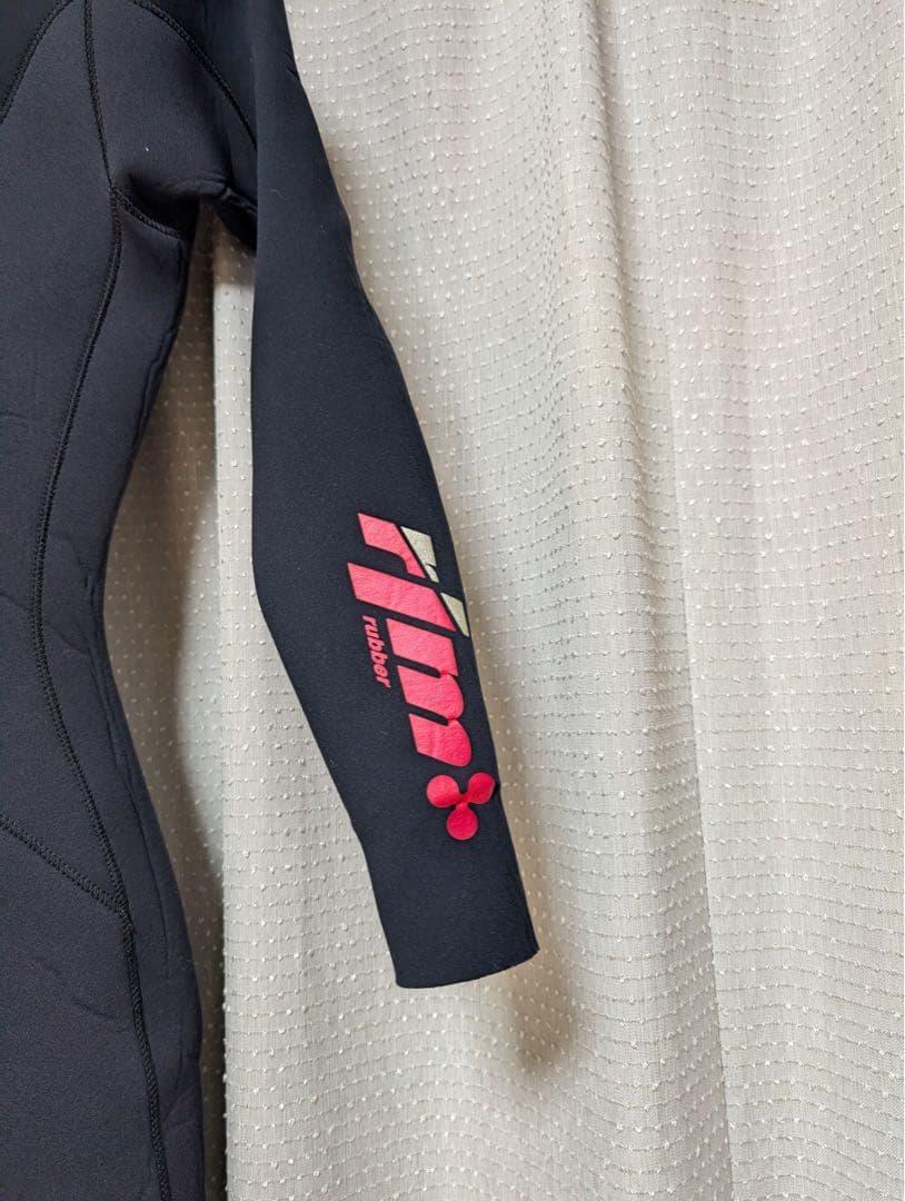 The RLM Rubber(アールエルエム)3mmフルスーツ レディースMS