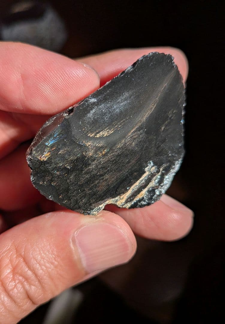 原石　十勝石玲瓏　ゴールデンレインボーオブシディアン