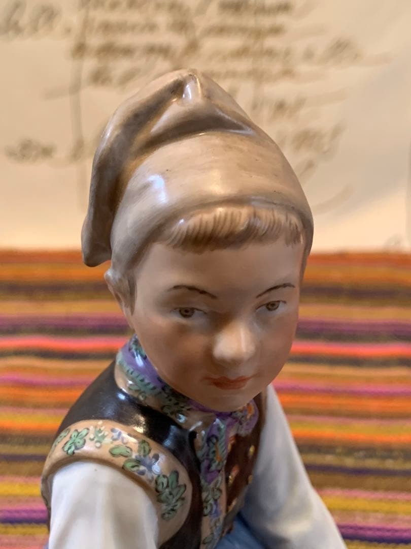 ロイヤルコペンハーゲン　アンティーク　民族衣装シリーズの男の子のフィギュリン！