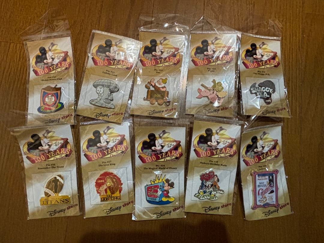 ディズニーストア　ウォルトディズニー生誕100周年　ピンバッジ全100個