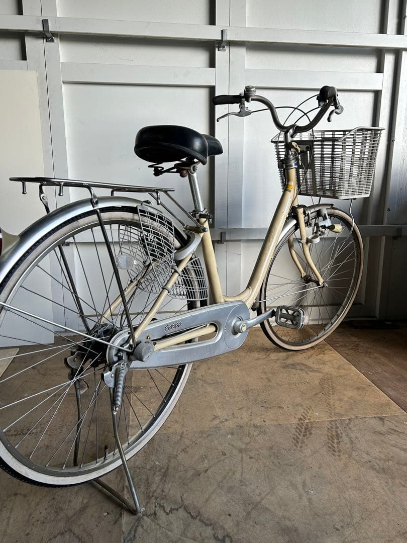 シティサイクル クリーム色 26インチ 前部バスケット付き