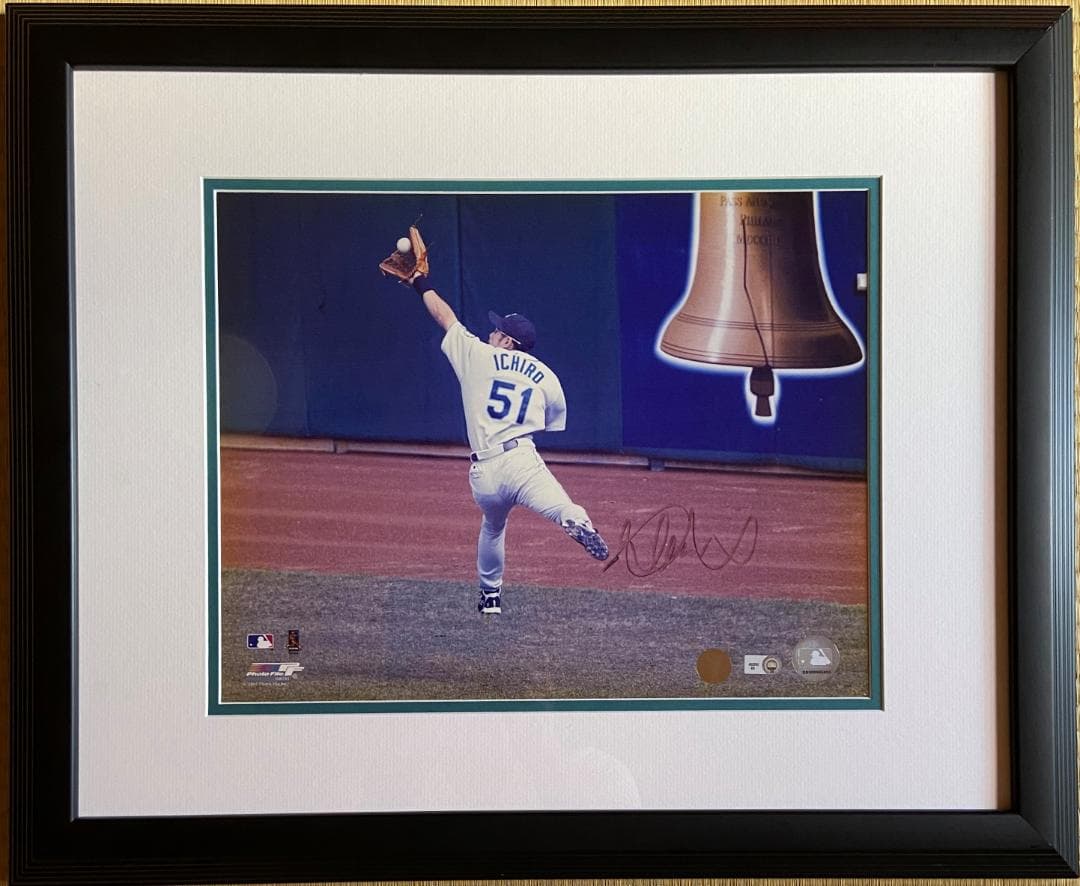 イチロー（マリナーズ）のサイン入り写真（フレーム付）