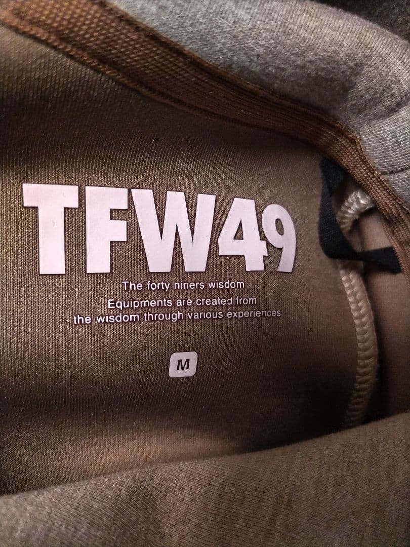 TFW49 プルオーバー　パーカー　ベージュ
