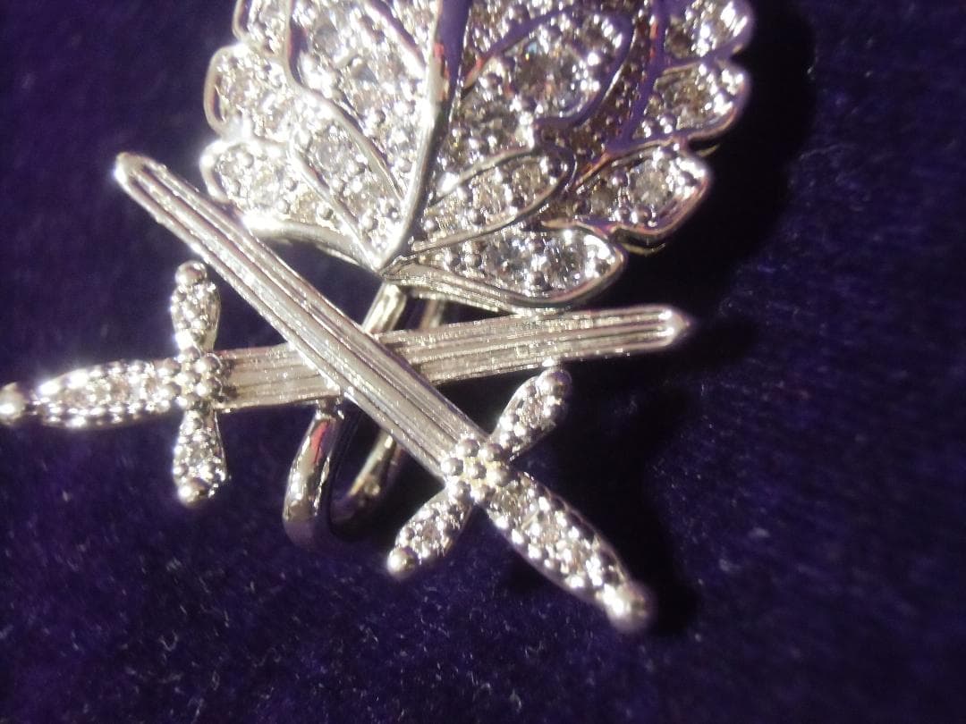 ⊞ドイツ軍の勲章/徽章＊騎士鉄十字勲章＊リボンループ銀色（ＣＯＰＹ/複製品）