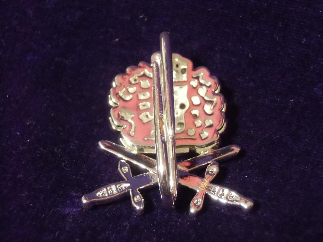 ⊞ドイツ軍の勲章/徽章＊騎士鉄十字勲章＊リボンループ銀色（ＣＯＰＹ/複製品）