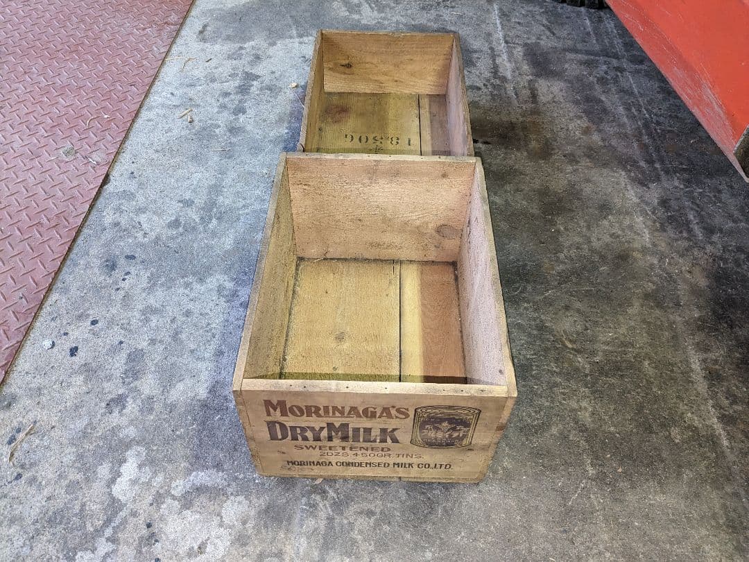 アンティークな木箱